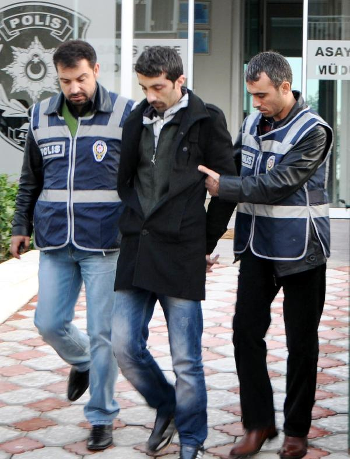 Tabancayla Vuruldu, Kurşun Kafatasında Kaldı