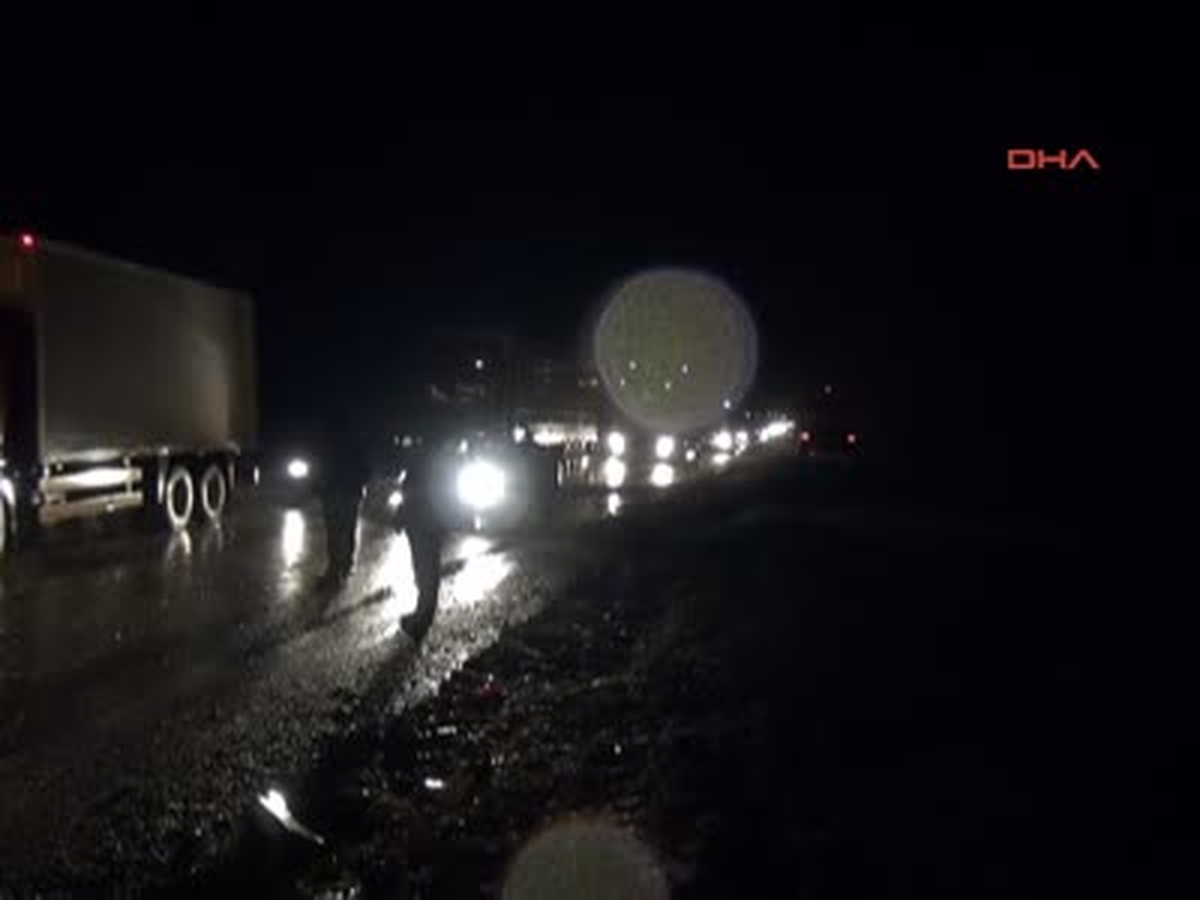 Tır Devrildi, Aksaray Yolu 3 Saat Ulaşıma Kapandı