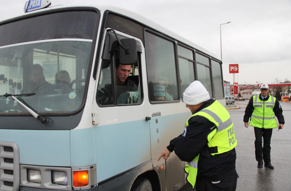 Trafik Polislerinden Kar Lastiği Uyarısı