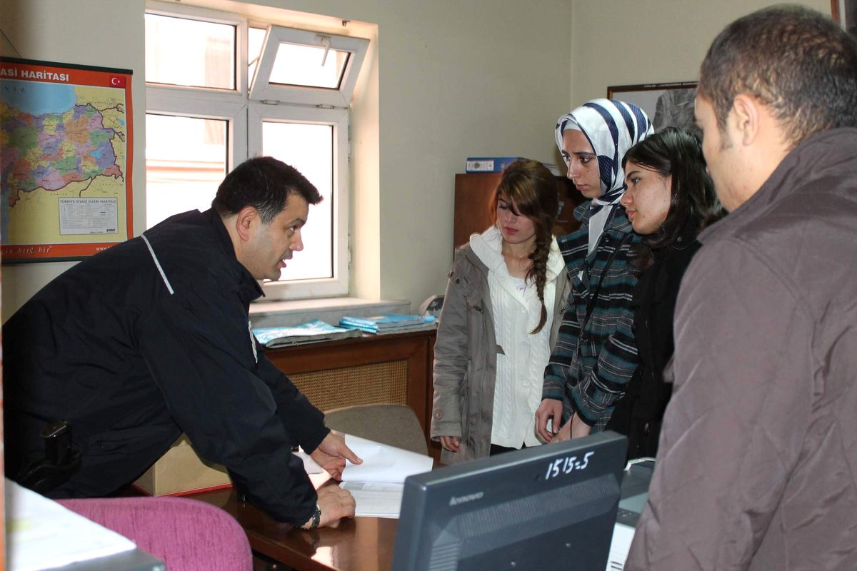 Üniversite Öğrencilerine Emniyet Birimleri Tantılıyor