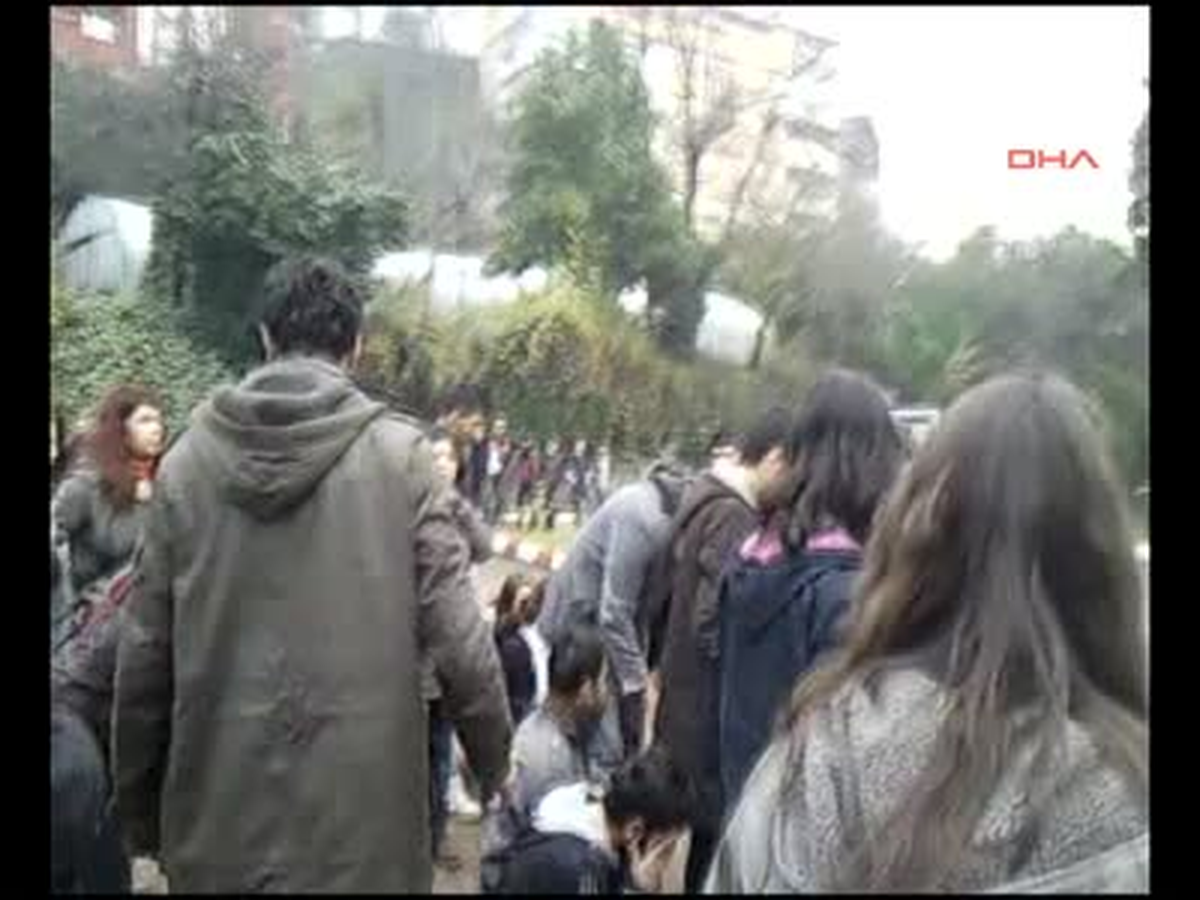 Üniversitede Eylem Yapan Öğrencilere Müdahale