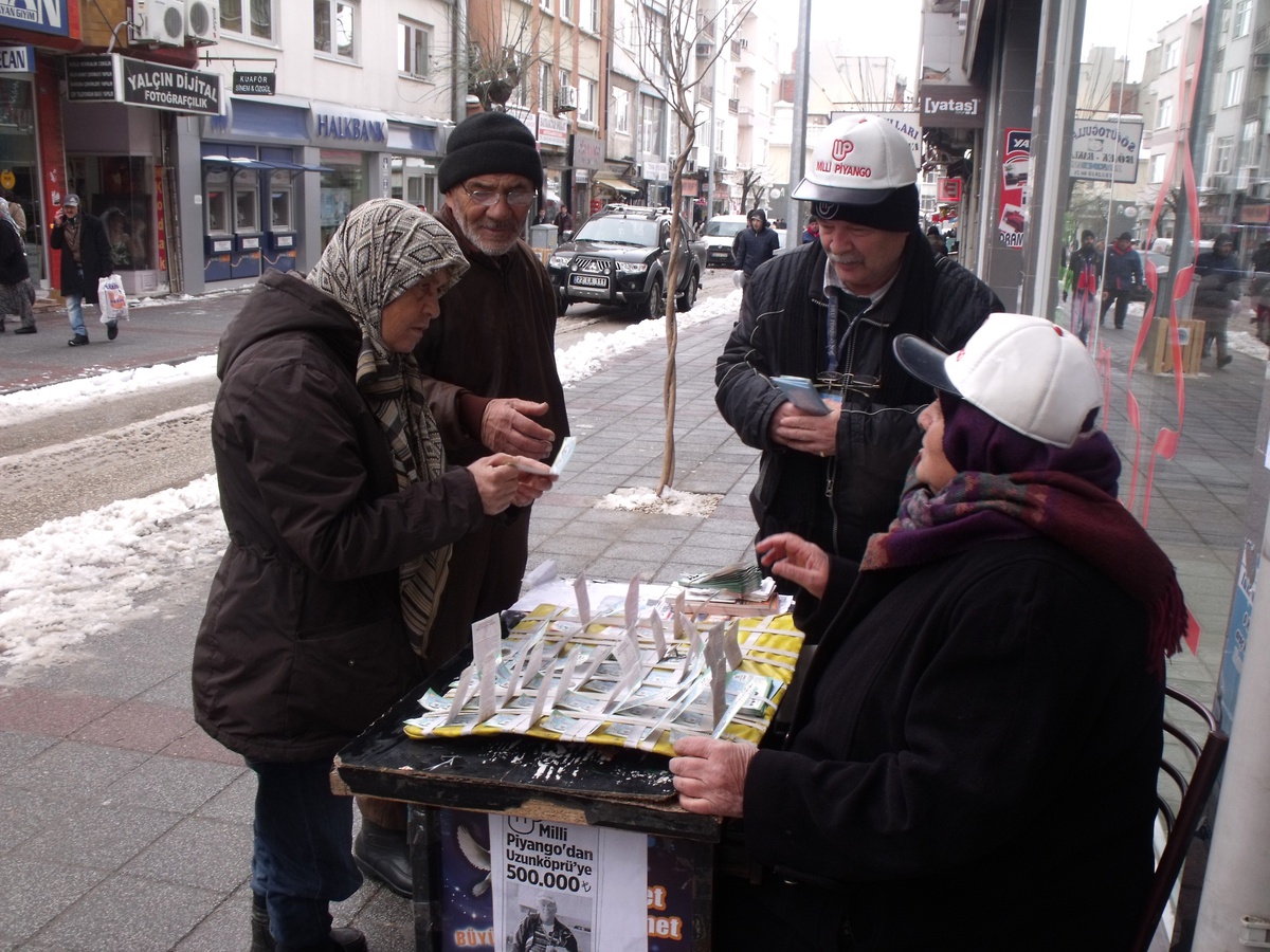 Vatandaşlar Umudu Yine Milli Piyangoya Bağladı