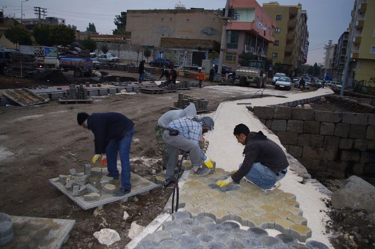 Viranşehir\'de Emiroğlu Caddesi Yenileniyor