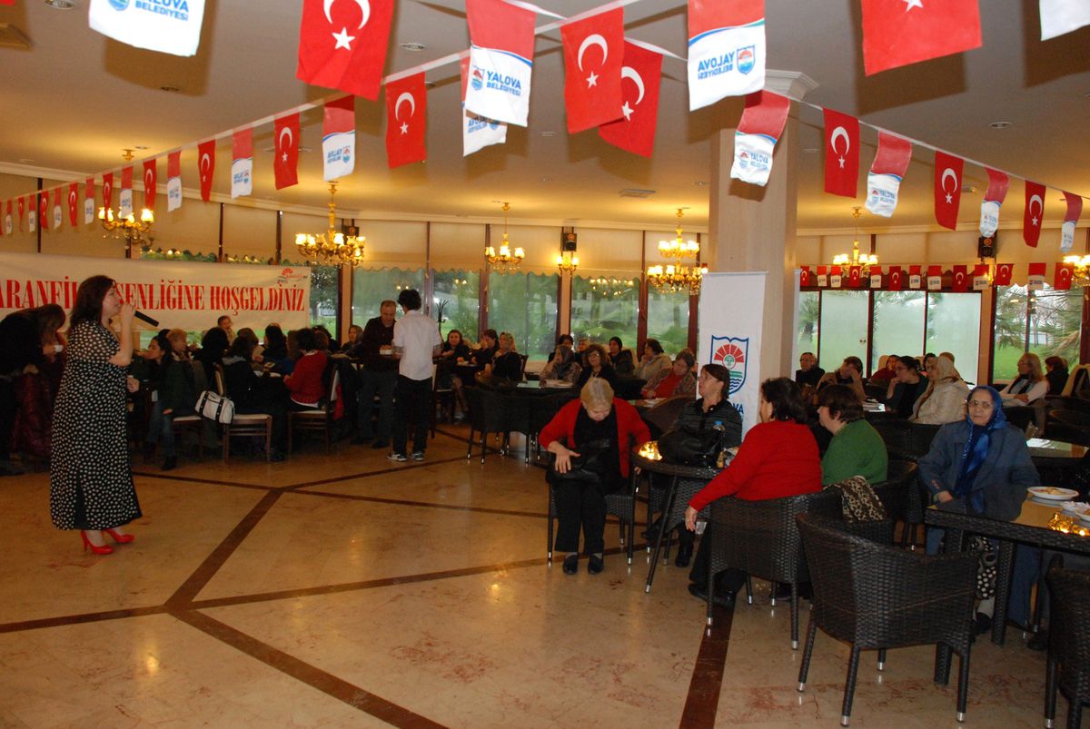 Yalova Belediyesi\'nden Kadınlar Matinesi