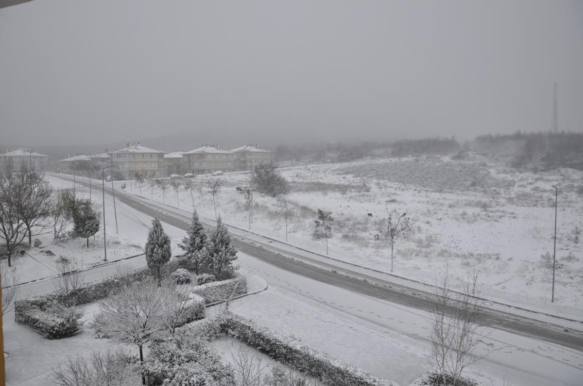Yalova\'da Yılın İlk Karı Yağdı