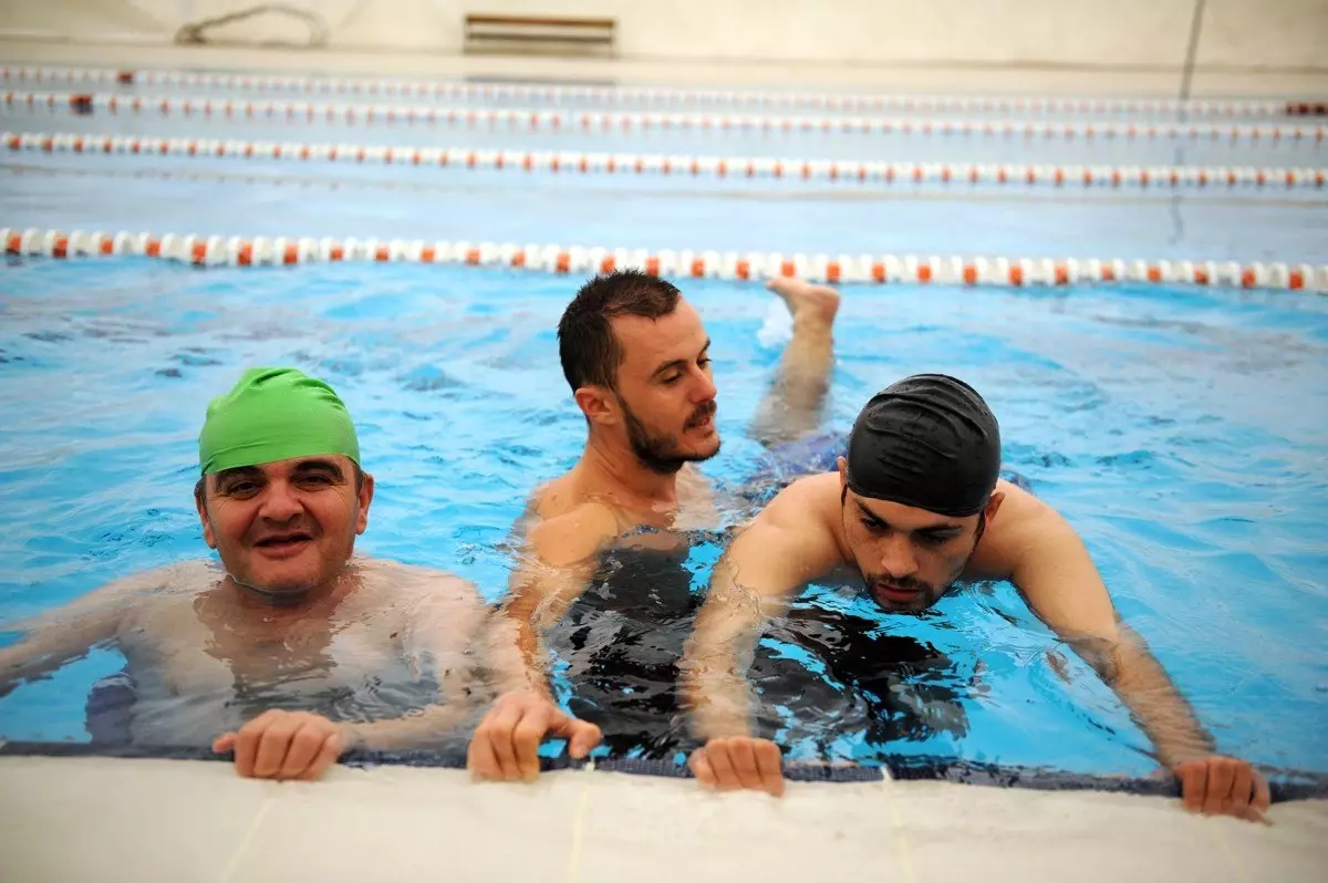 Zihinsel Engellilerin Havuz Keyfi