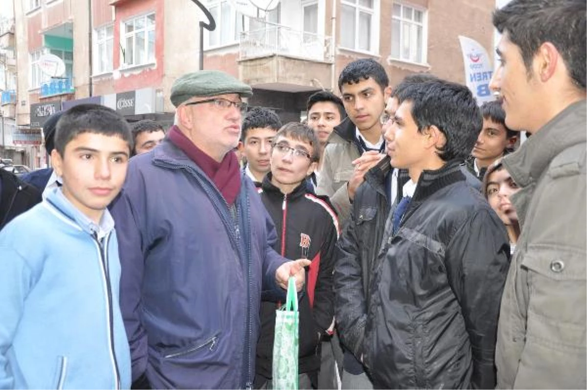 100 Öğrenci Aynı Anda Bayıldı, Vatandaşlar Şaşırdı