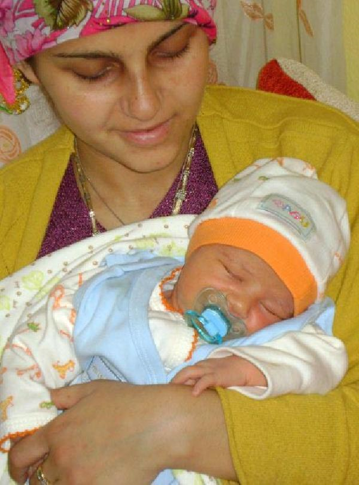 2 Yaşındaki Çocuk Sobadan Zehirlenerek Öldü, Annesi Komada