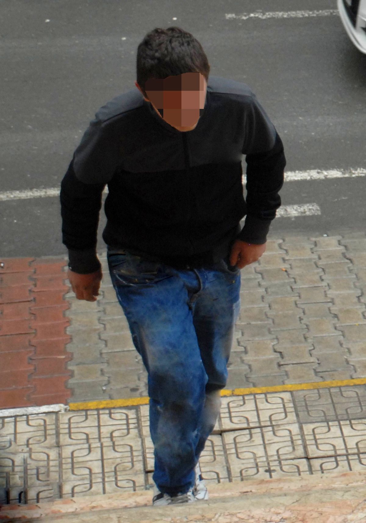 Adliye Kapısının Camını Kıran Genç Gözaltına Alındı