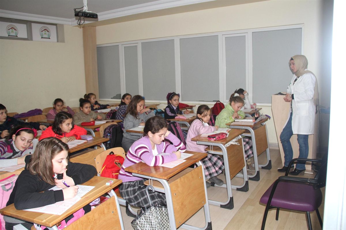 Akyazı Bilgi ve Kültür Evi\'nde Seviye Tespit Testleri Devam Ediyor