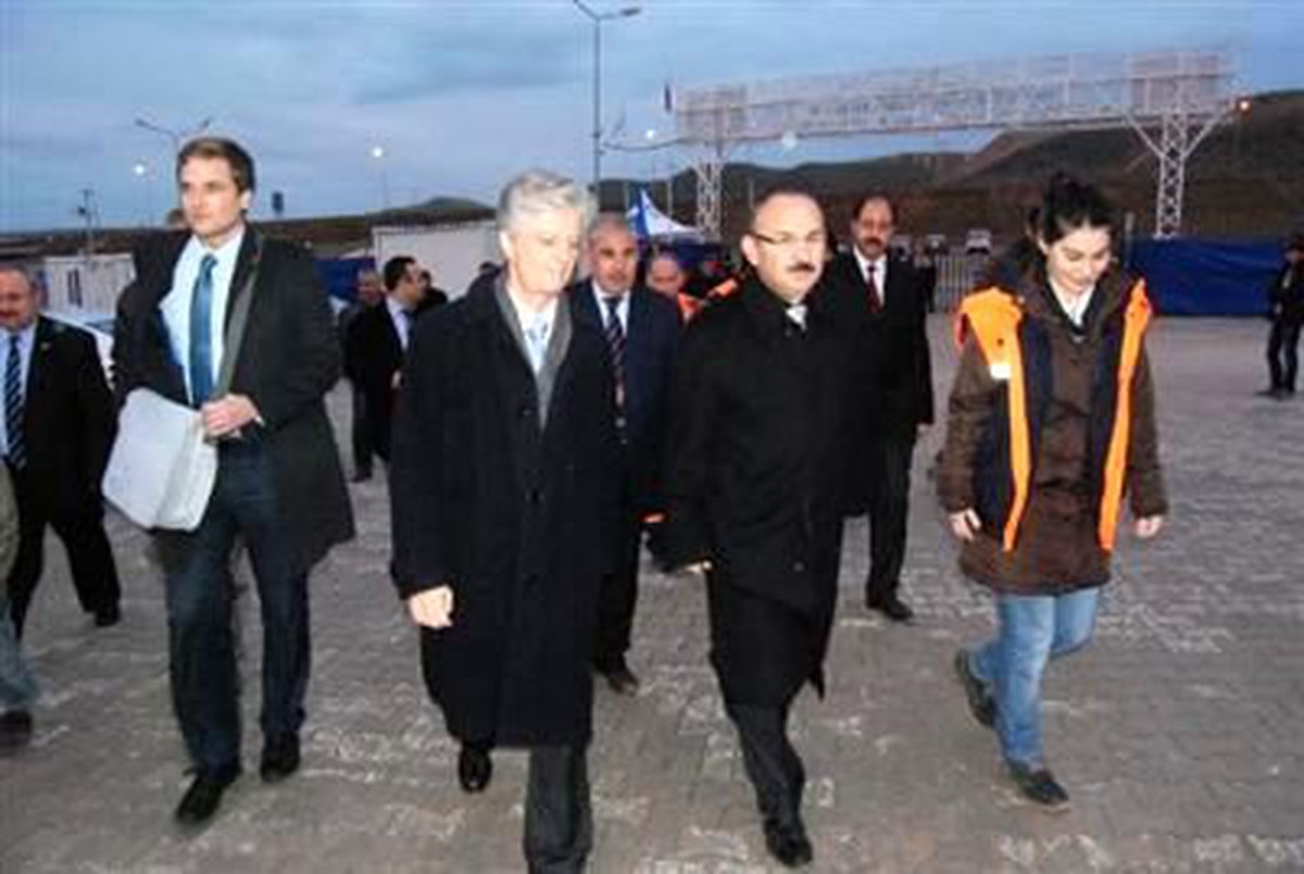 Avusturya Büyükelçisi Klaus Wolfer Nizip Çadır Kenti Ziyaret Etti