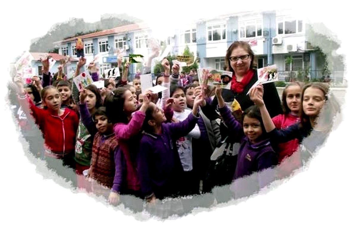 Aydınlı Öğrencilerin Tebrik Kartı Coşkusu