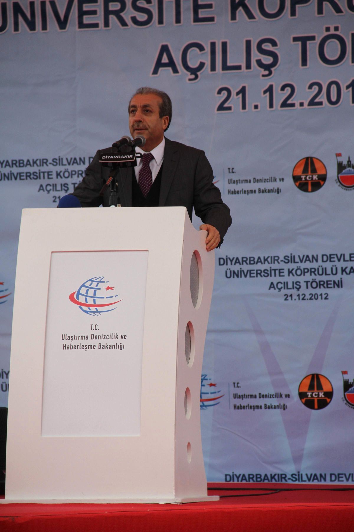 Bakan Yıldırım\'dan Diyarbakır\'a Havaalanı Müjdesi
