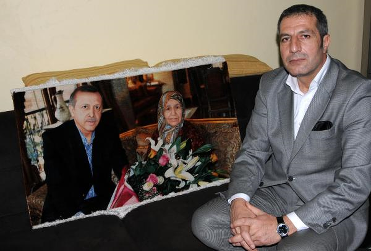 Başbakan ve Annesinin Resmini İpek Halıya İşledi