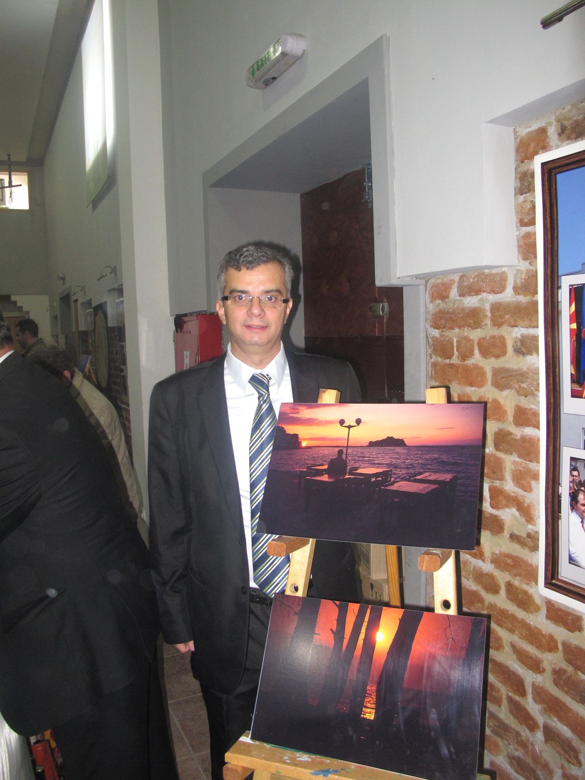 Belediye Meclis Üyesi, Üsküp\'de Fotoğraf Sergisi Açtı