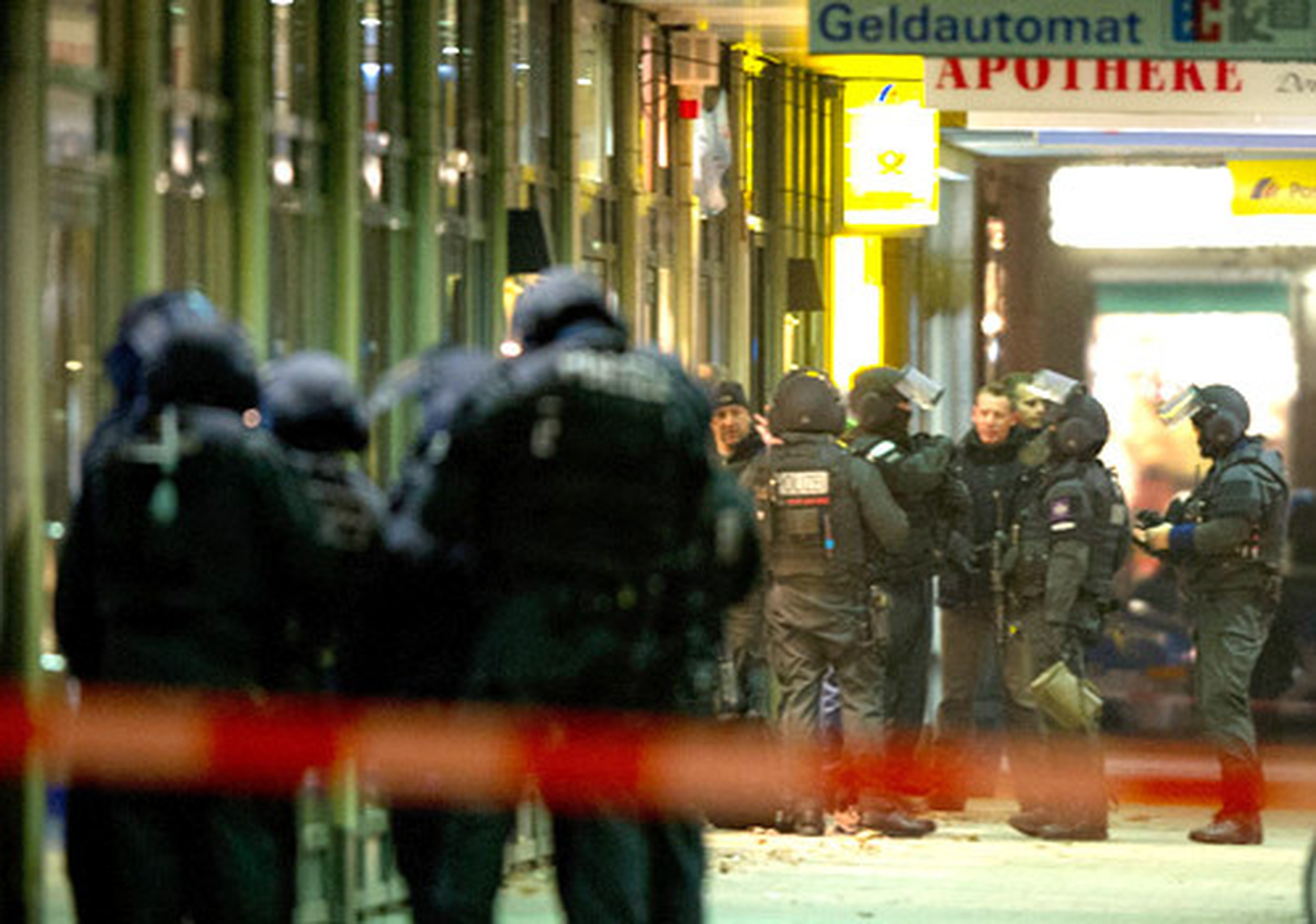 Berlin\'de Banka Soyguncusu, Bir Çalışanı Rehin Aldı