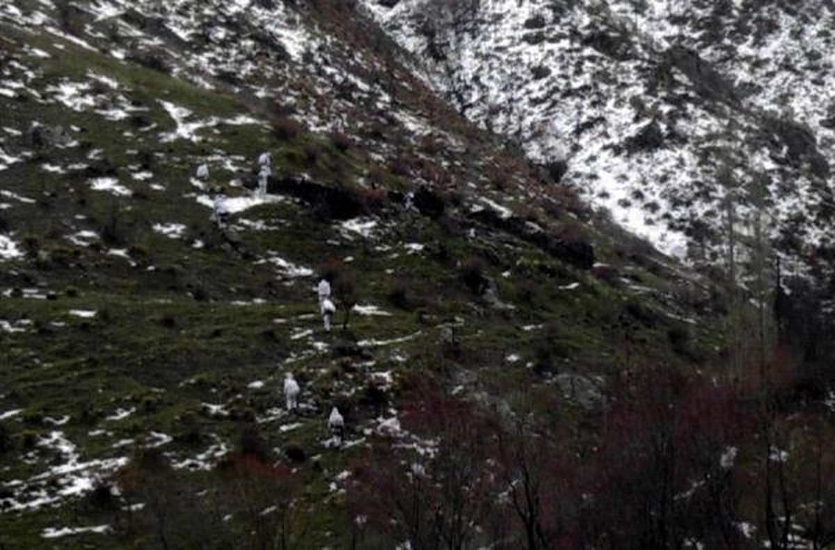 Bitlis\'te Yaşam Malzemesi Dolu PKK Sığınağı Bulundu