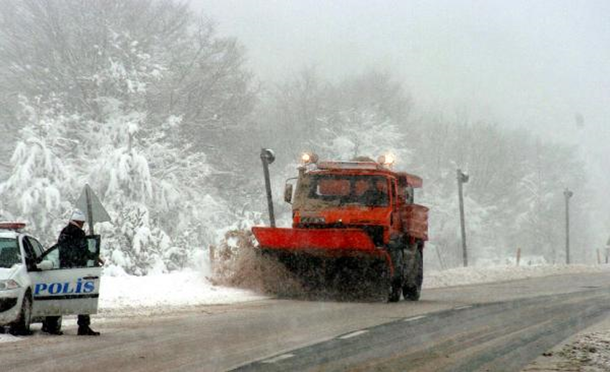 Bolu\'da 51 Köy Yolu Ulaşıma Kapandı