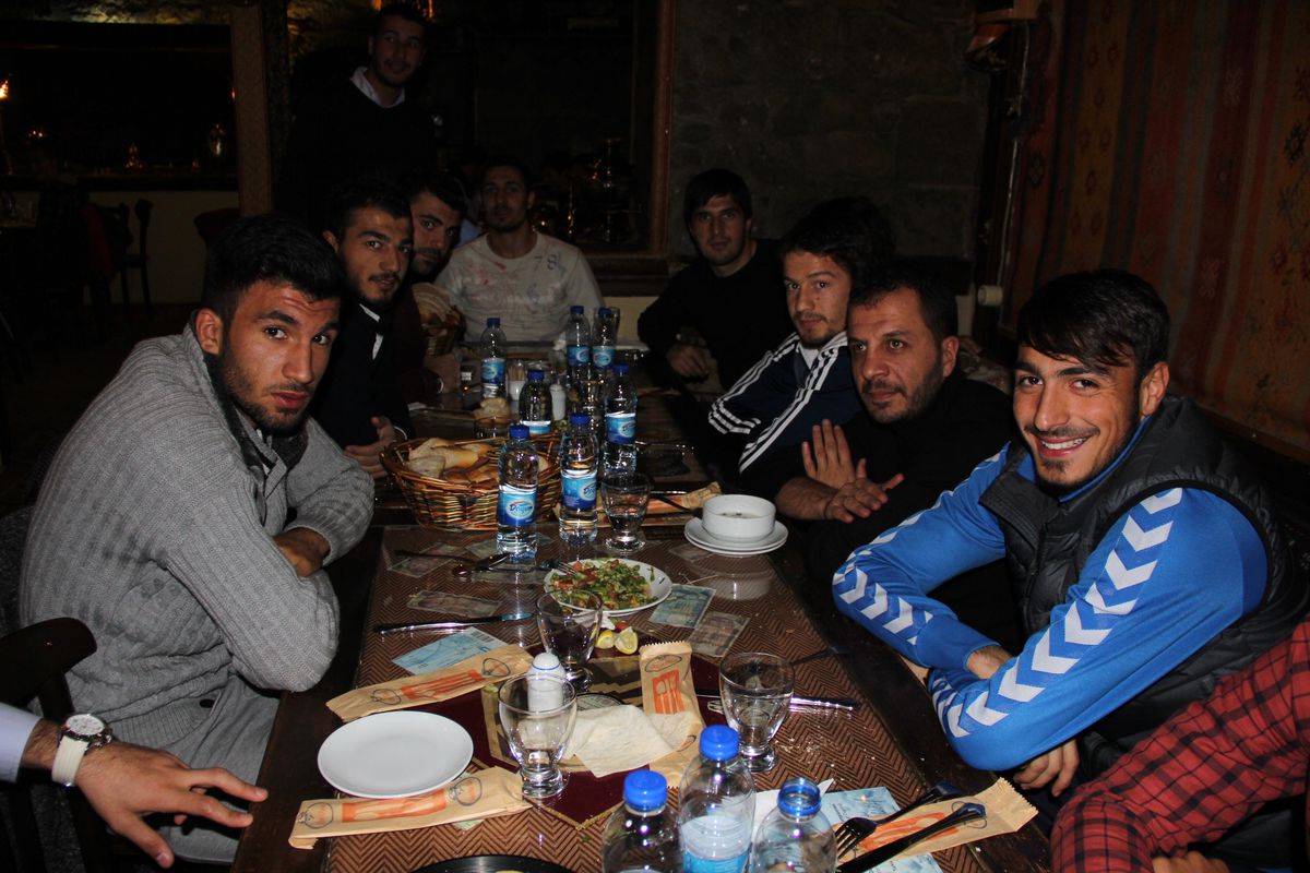 Büyükşehir Belediyespor Futbolcuları ve Yönetici Kadrosu Moral Yemeğinde Buluştu