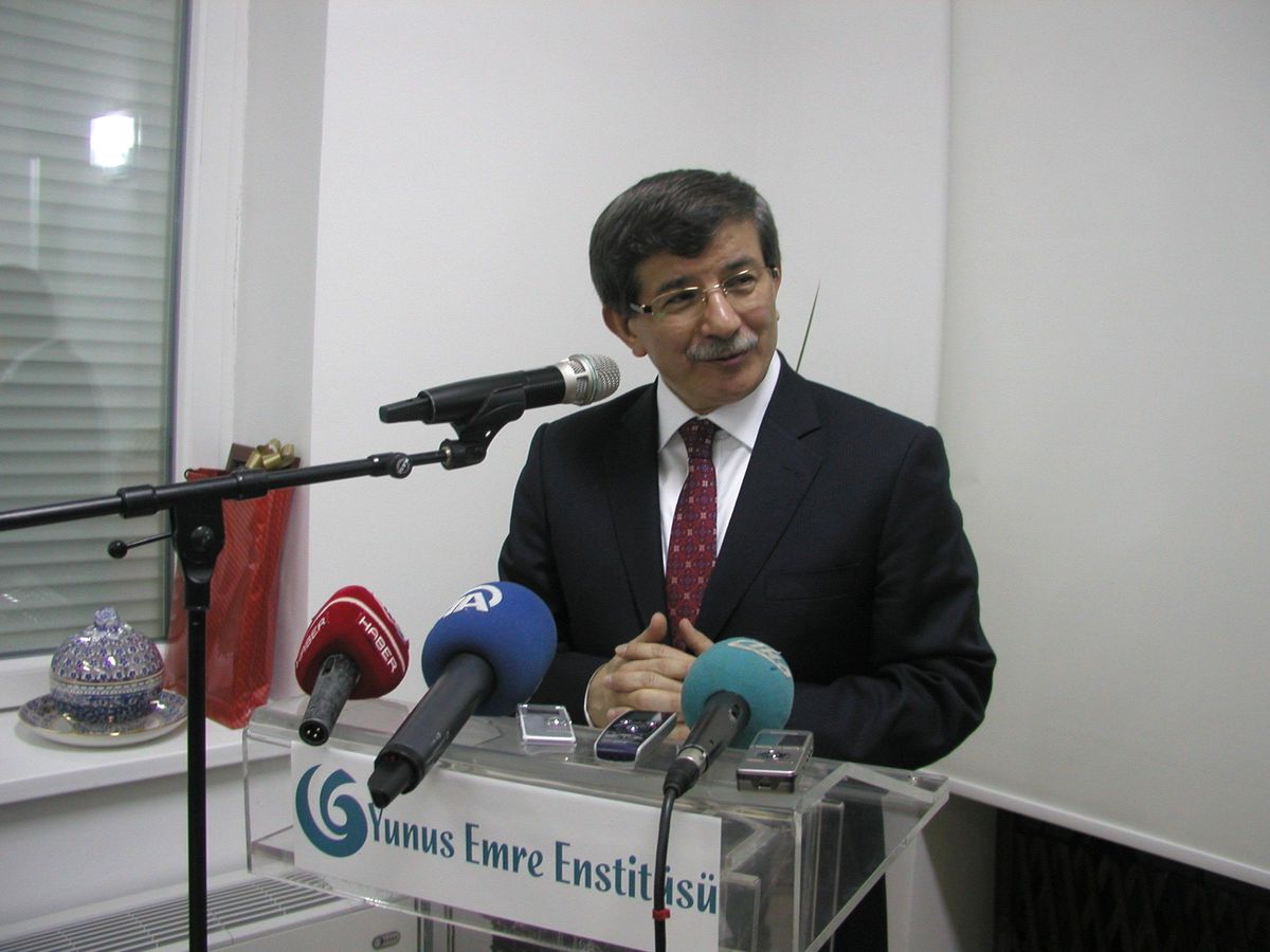 Dışişleri Bakanı Davutoğlu Makedonya\'da