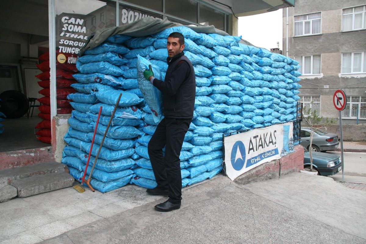 Erzurum\'da Kömürcüden 40 Torba Kömür Çalındı