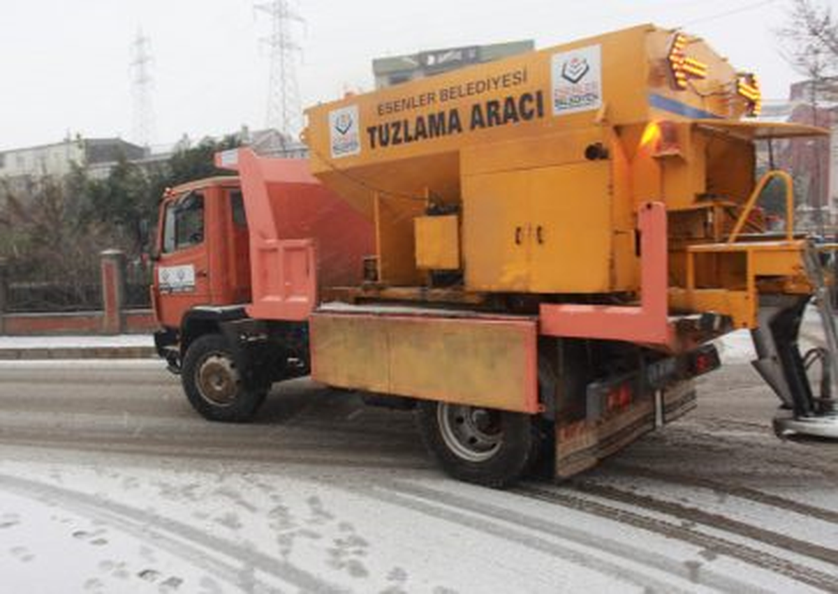 Esenler\'da Kar Mücadelesi Başladı