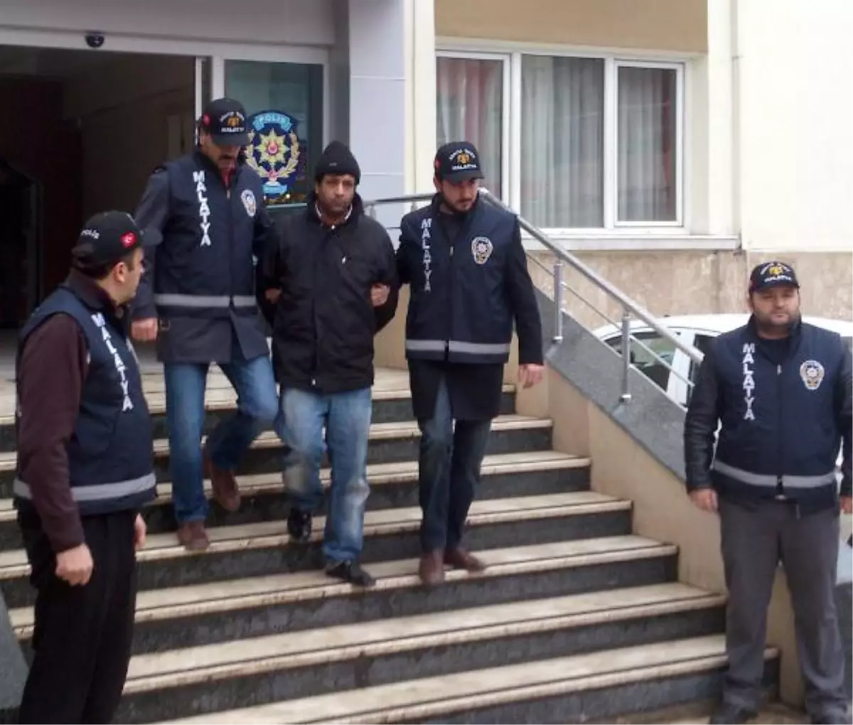 Eşinin Sevgilisini Öldüren Kapıcı Tutuklandı