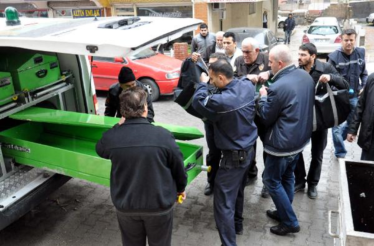 Evin Salonunda İntihar Etti
