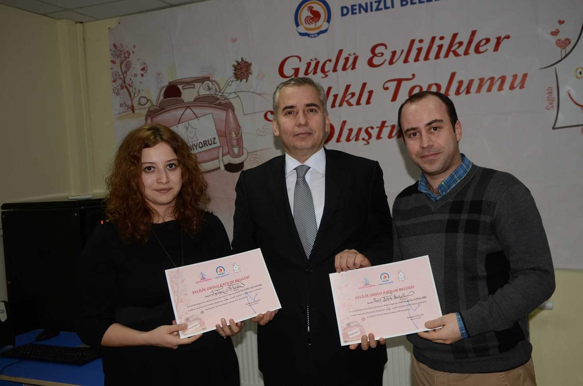 Evlilik Okulu\'nda Mezuniyet Coşkusu