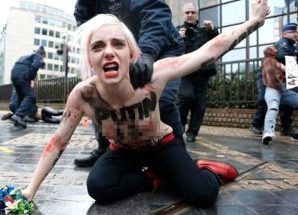 Femen Brüksel\'de Putin\'i Protesto Etti