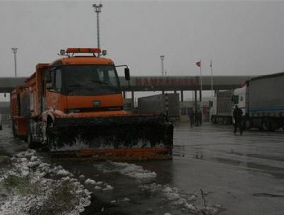 Hamzabeyli Sınır Kapısı\'nda Geçişler Yeniden Başladı