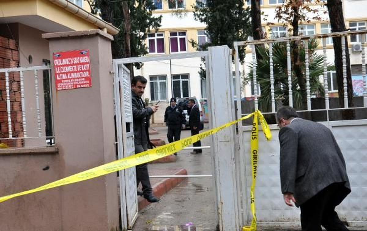 Islahiye Kadın Saldırgan, Okul Müdürünü Av Tüfeğiyle Vurdu Kadın Saldırgan, Okul Müdürünü Av...