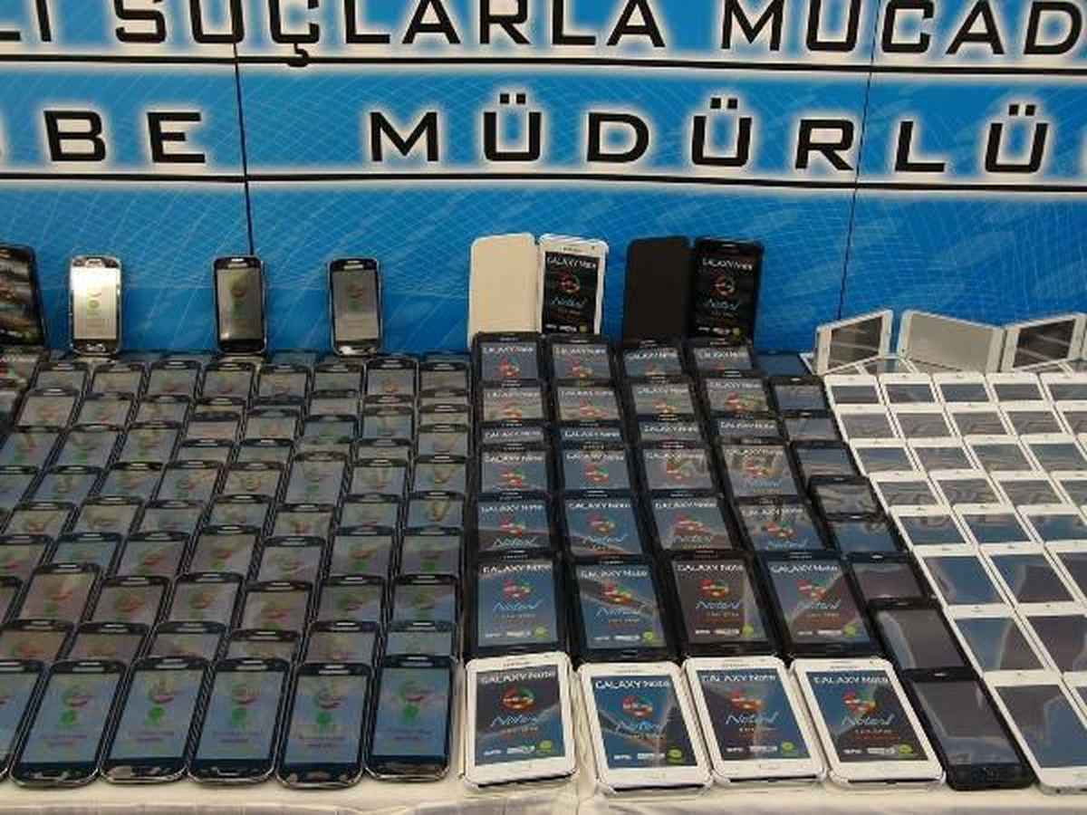 İstanbul\'da Kaçak Cep Telefonu Operasyonu