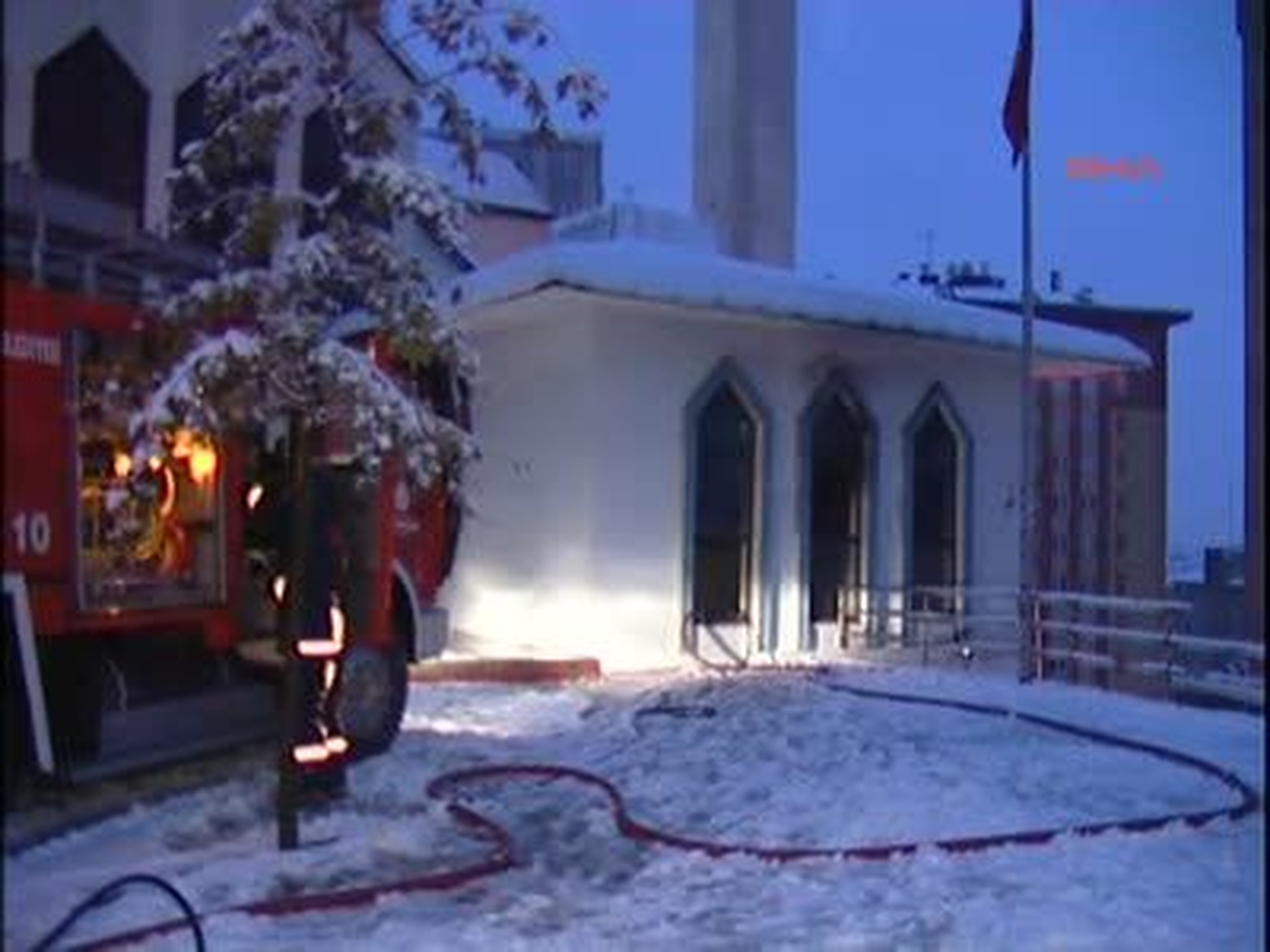 Kağıthane\'de Cami Yangını