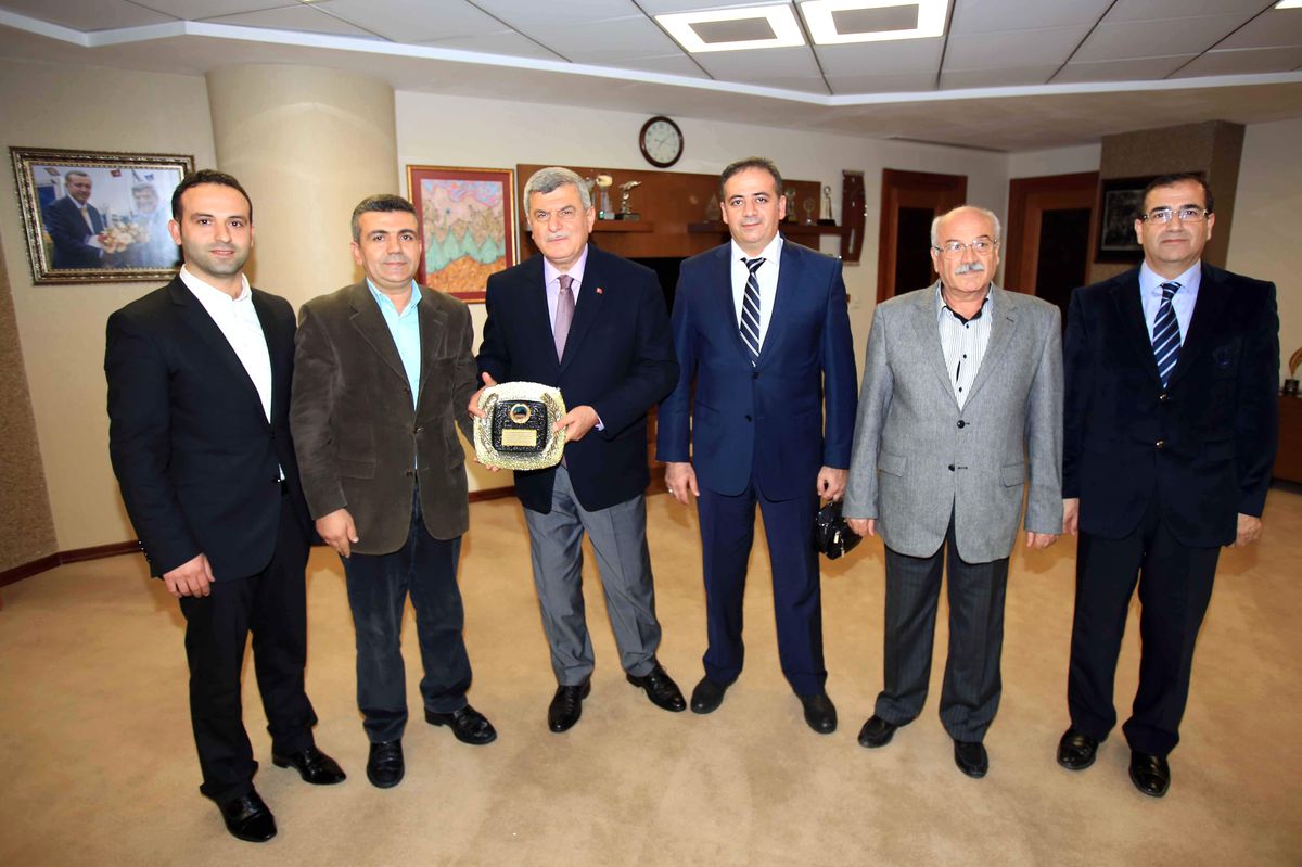 Karaosmanoğlu Dernek Yönetimlerini Kabul Ediyor