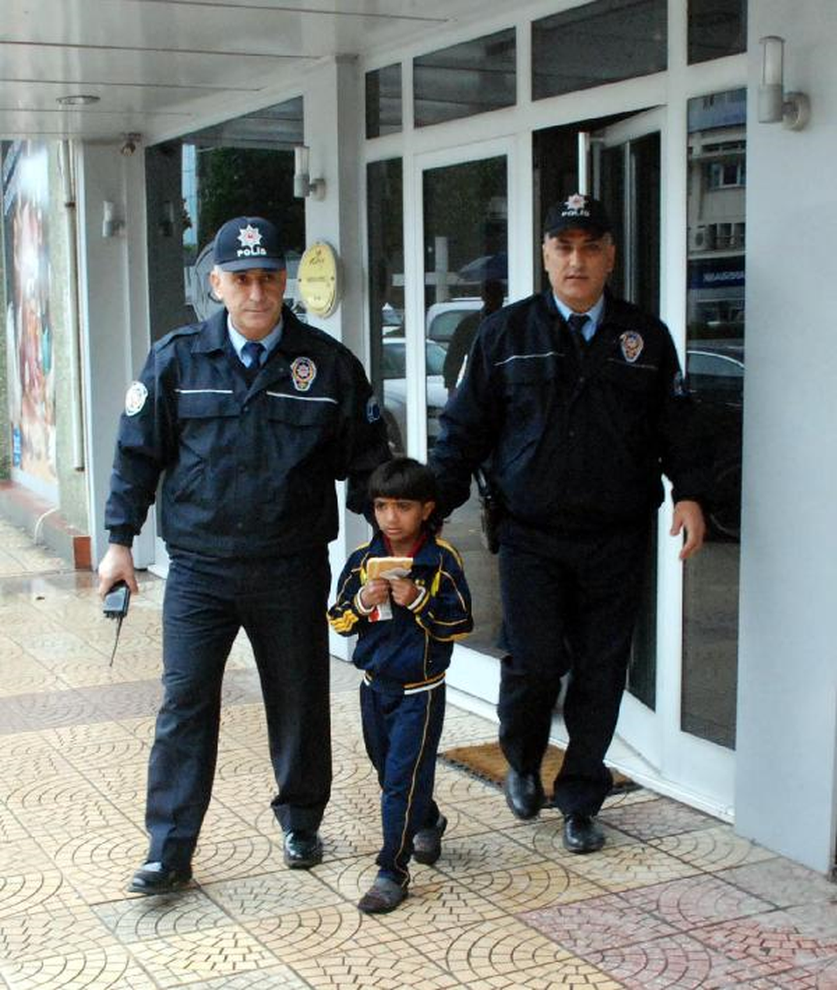 Kayıp Suriyeli Çocuğun Ailesi Otel Otel Gezilerek Arandı