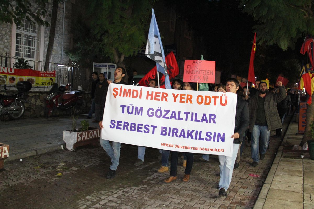 Mersin\'de Üniversite Öğrencilerinden Eylem