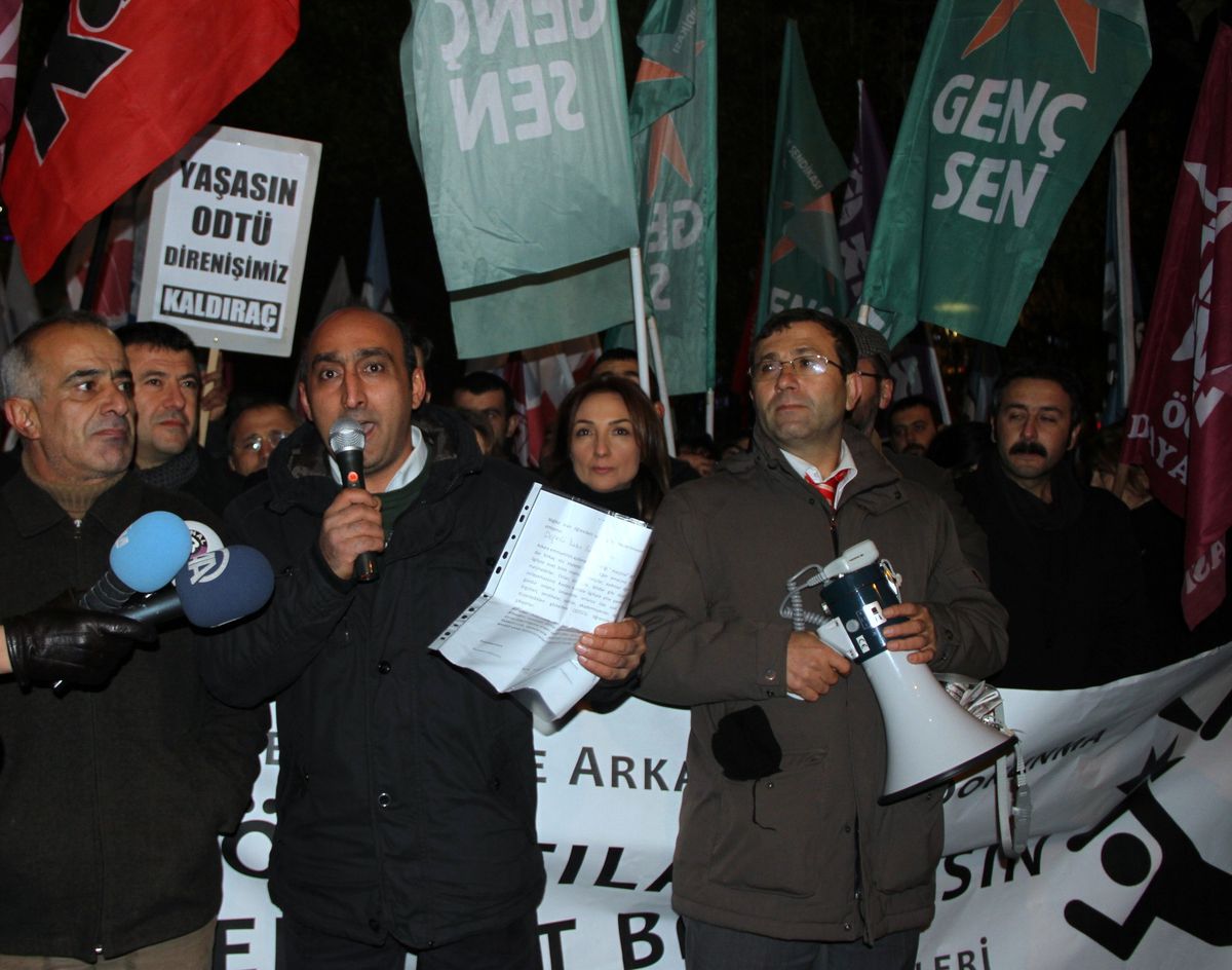 ODTÜ\'lü Öğrencilere Şafak Baskını Ankara\'da Protesto Edildi