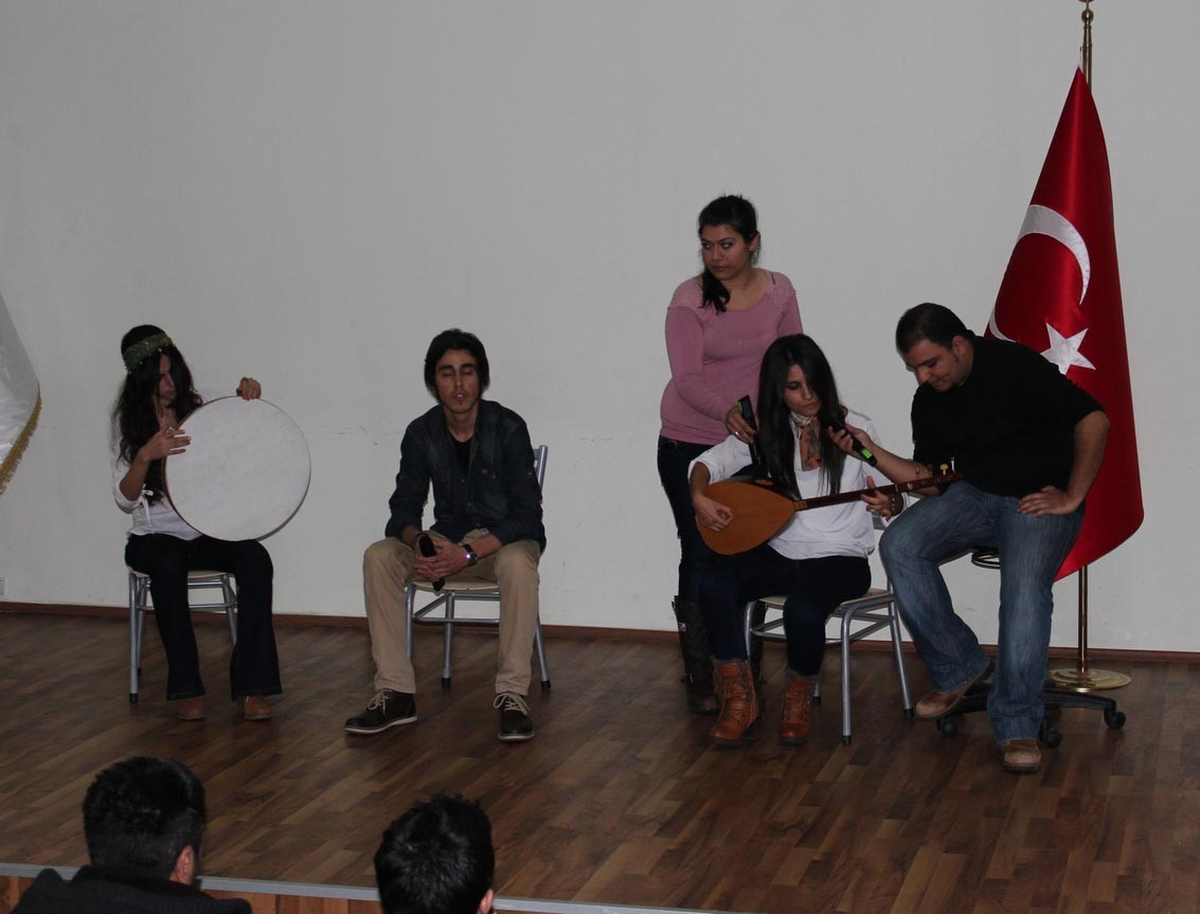 Okul Yöneticileri, Öğrencileri Dinledi