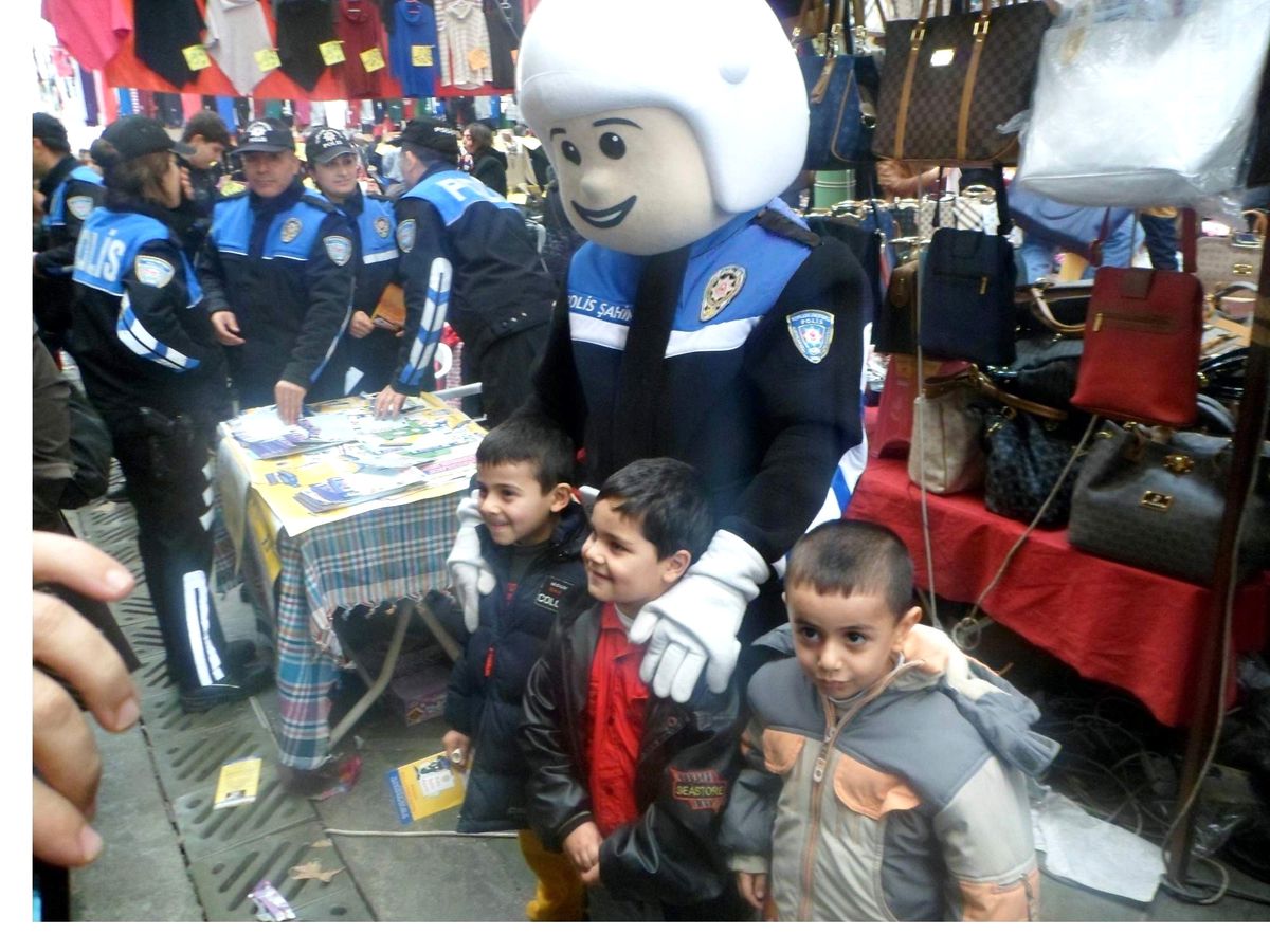 Polis Şahin Herkesin İlgi Odağı Oldu