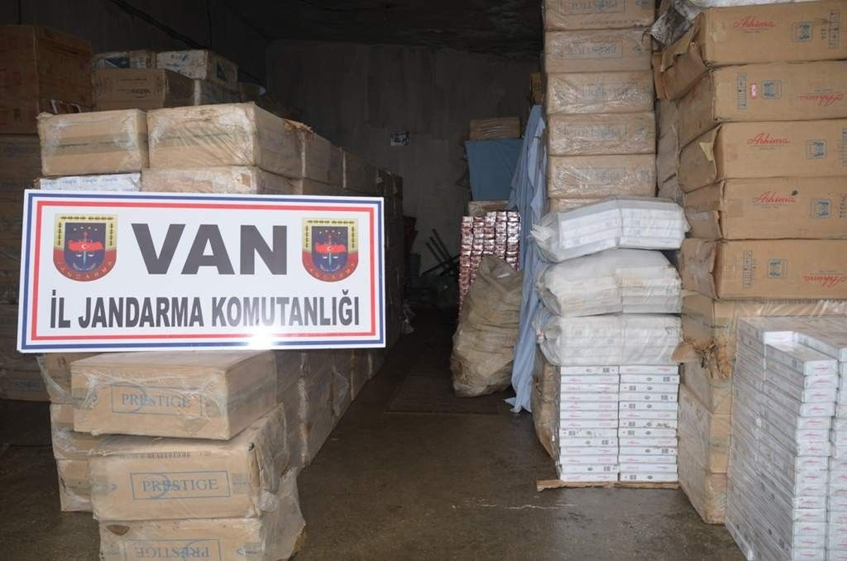 Van\'da 107 Bin Paket Kaçak Sigara Ele Geçirildi