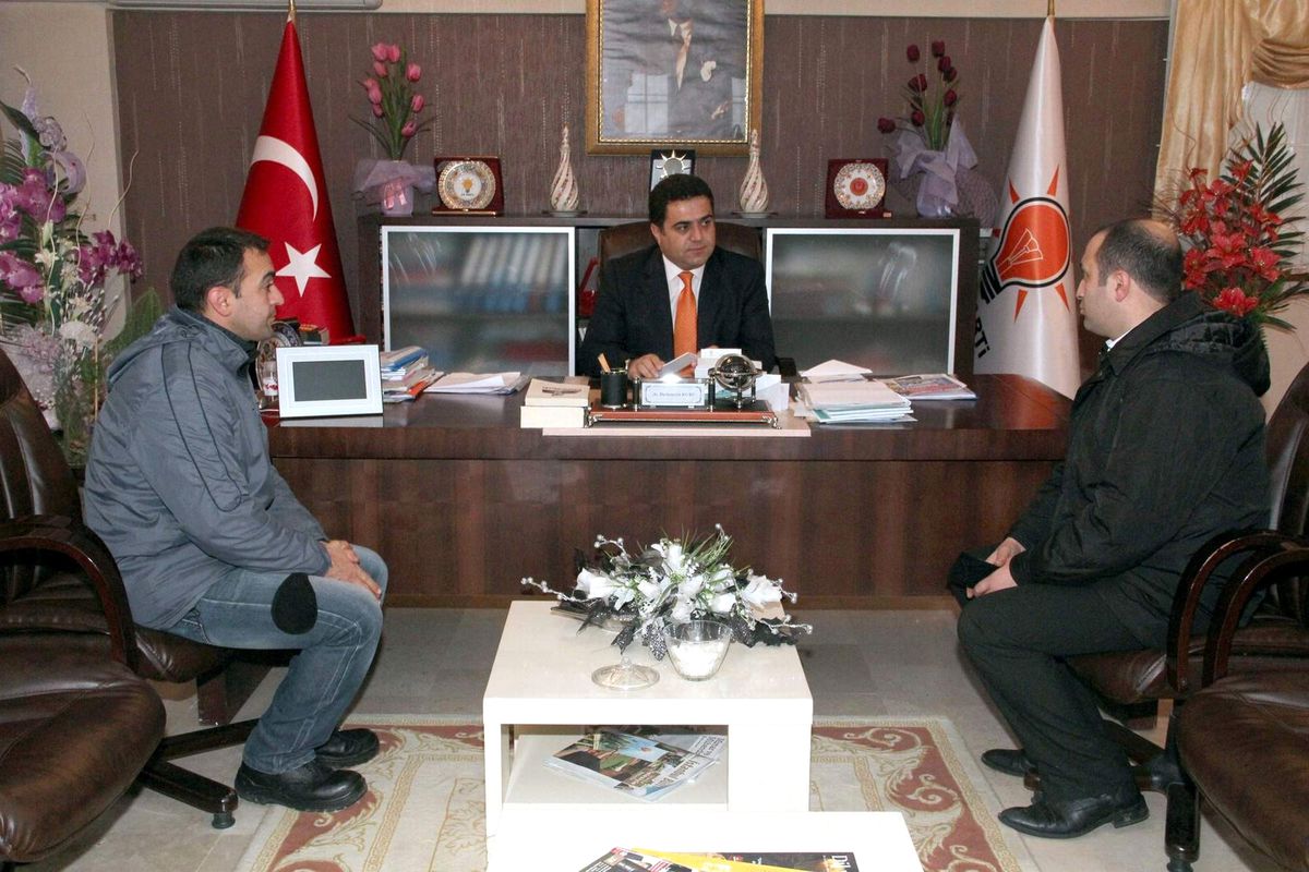 AK Parti İl Başkanı Kuru, Halk Günü\'nde Vatandaşı Dinliyor