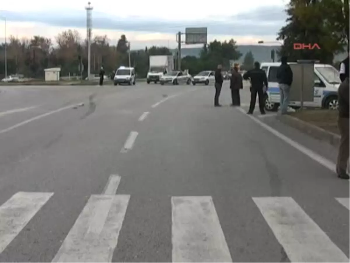 Antalya Servis Minibüsü Tır\'la Çarpıştı 12 Yaralı Servis Minibüsü Tır\'la Çarpıştı 12 Yaralı...