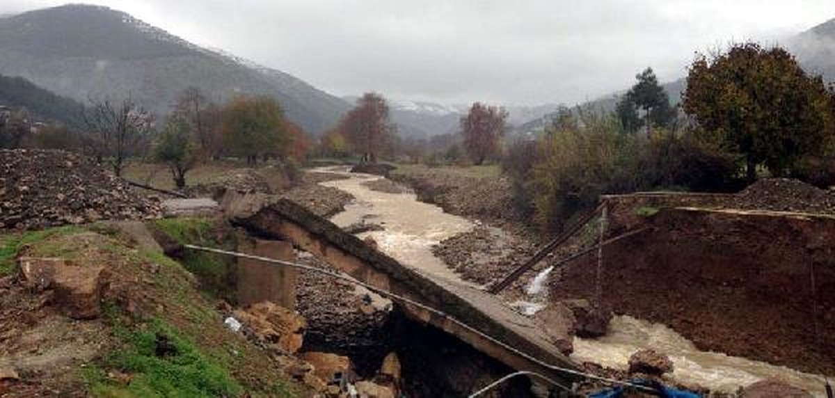 Aşırı Yağışlar Köprü Yıktı