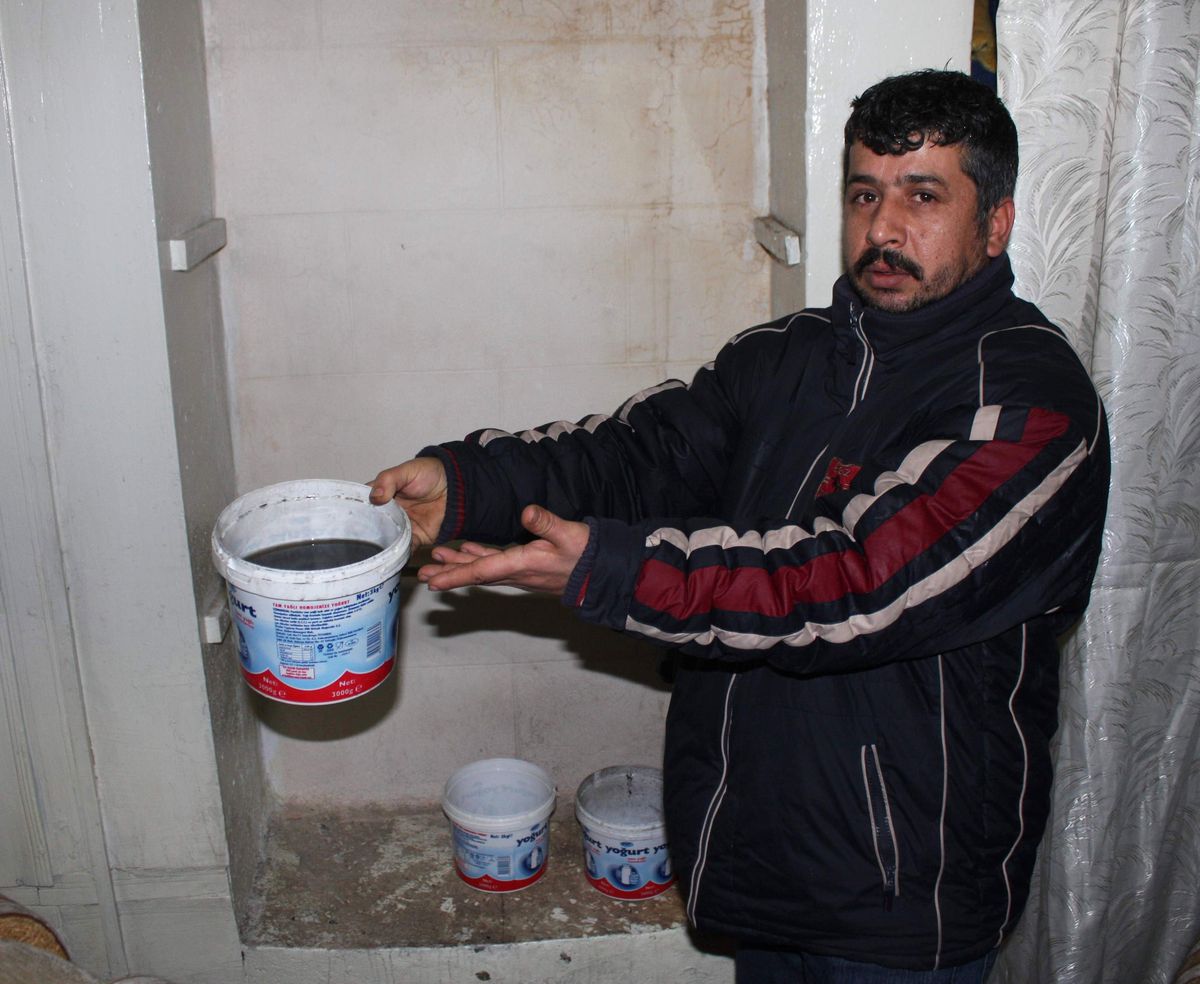Aşırı Yağmura Çatılar Dayanmadı
