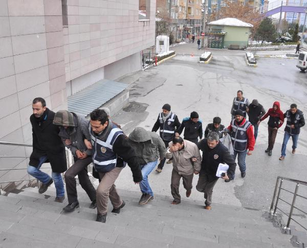 İki Kız Çocuğuna Zorla Fuhuş