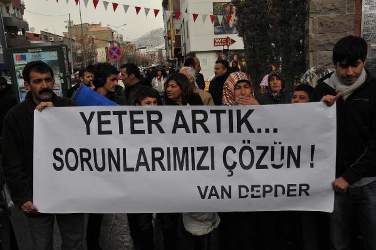 Deprem Mağdurları Dertli