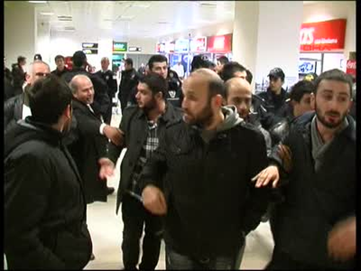 Galatasaray, Trabzon\'a Olaylı Geldi Galatasaray, Trabzon\'a Olaylı Geldi