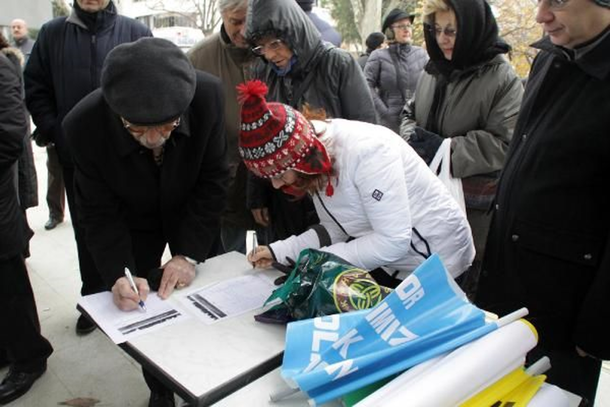 Göztepe Parkı İçin Plastik Baltalı Eylem