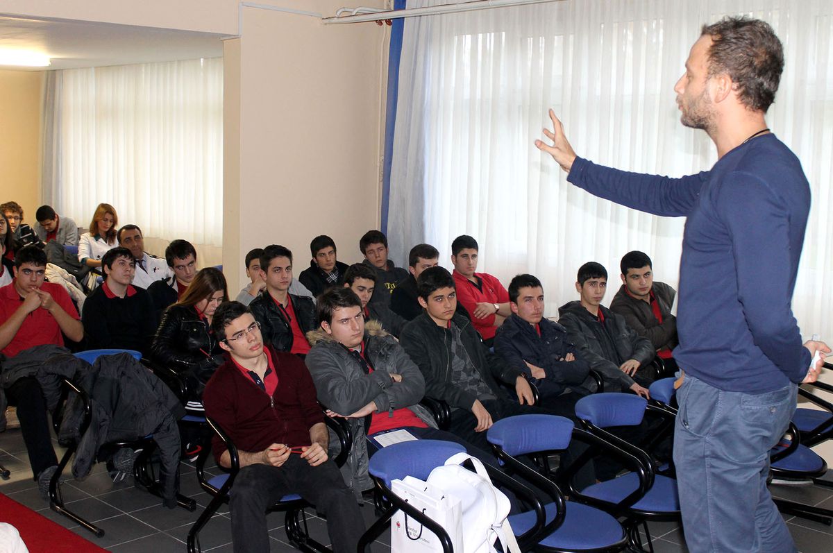 İhlas Koleji\'nden Kariyer Paneli